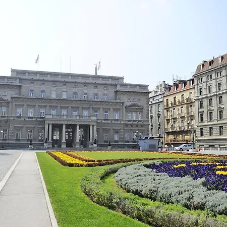Central Apartment Belgrade 贝尔格莱德